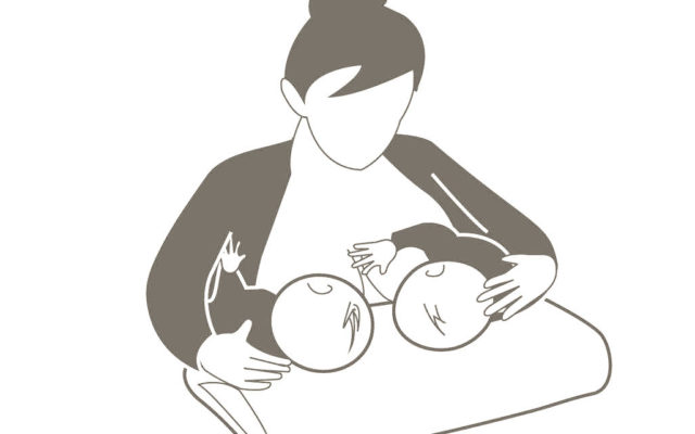 breastfeeding-twins