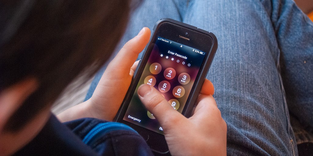 kids-phones-top-2×1-lowres1024-0229